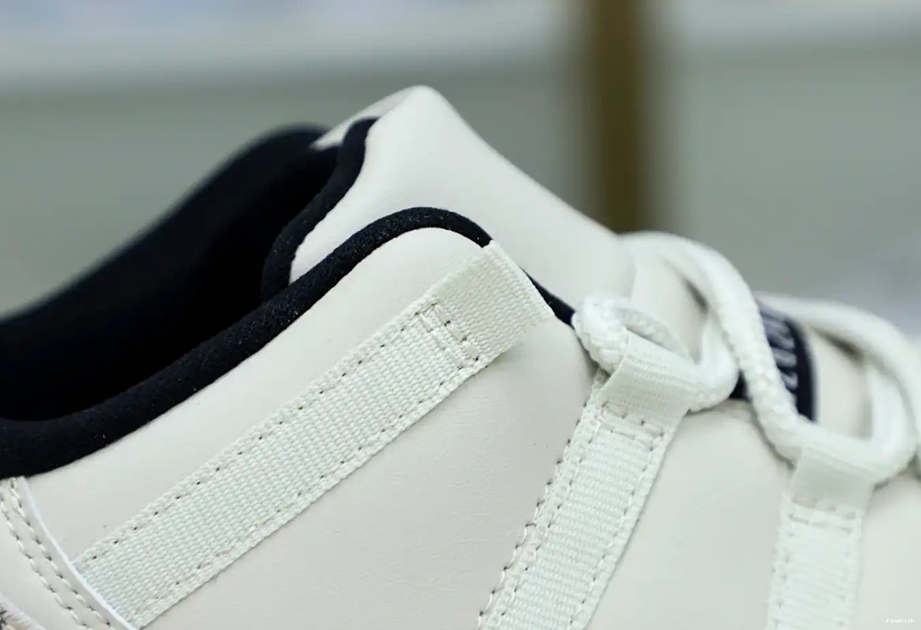 JORDAN 11 BONE AIR SNAKESKIN LIGHT LOW 0511